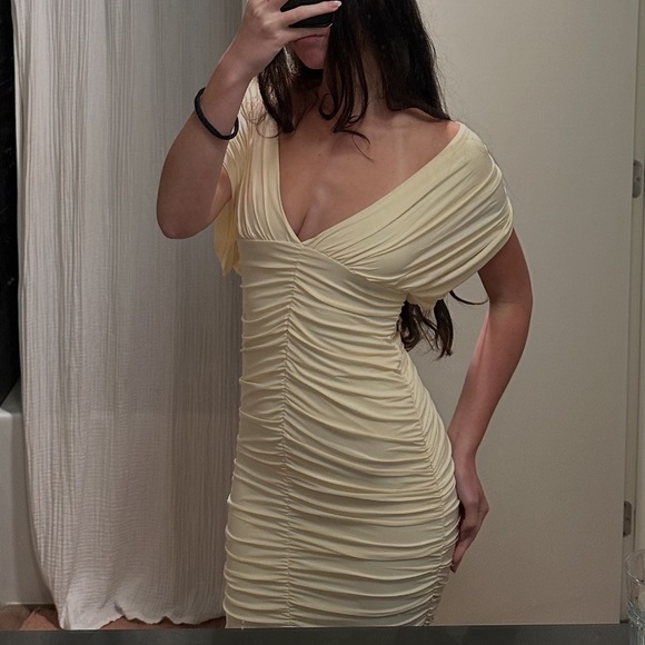 BUTTER YELLOW DOUBLE LAYER SLINKY RUCHED BATWING MAXI DRESS - Picture 4 of 4